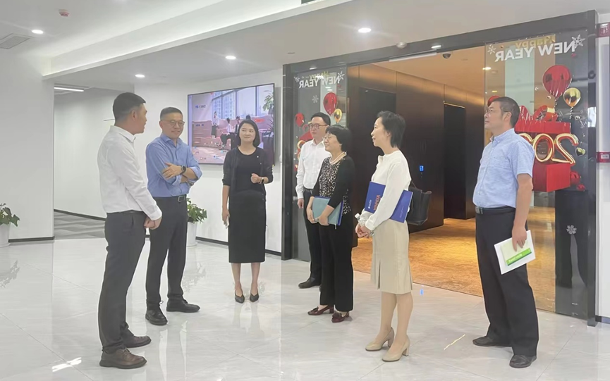 上海市闵行区人大常委会副主任、总工会主席杨其景一行领导莅临z6尊龙官方网站集团走访调研