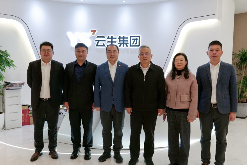上海市普陀区副区长蒋龙一行领导莅临z6尊龙官方网站集团调研走访